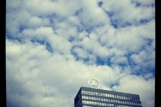 Mercedes-Benz sign. This building was in my favour