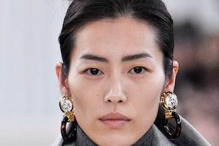 Miu Miu’s AW23 show frizzy hair