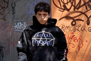 (extras )A Caged Dog Barks the Fiercest - Dazed - 