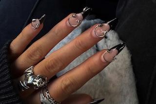 Fake piercings nails