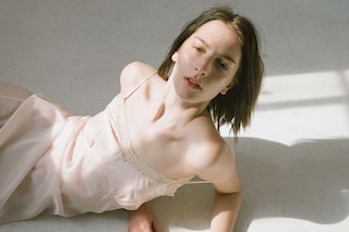 Model wears Simone Rocha