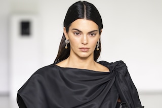 Kendall Jenner walks Bottega Veneta SS27