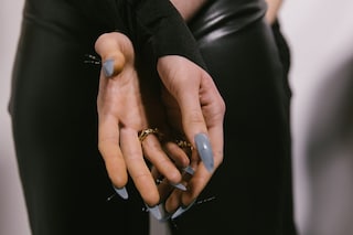 DiPetsa AW23 LFW Dazed Beauty Cris Fragkou 