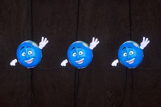 Jordan Wolfson’s ARTISTS FRIENDS RACISTS