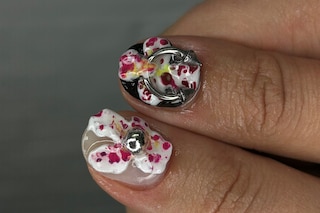 Fake piercings nails