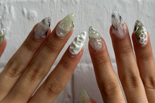 Fake piercings nails
