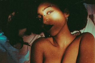Liv.e Girl in the Half Pearl