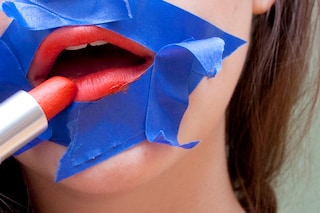 5-Olivia_Locher_HowToApplyLipstick