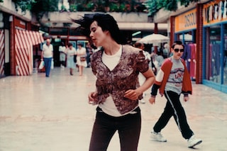 Gillian Wearing, Dancing in Peckham (1994)