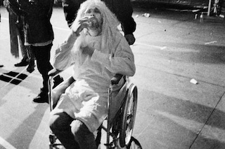 Kurt Cobain in a wheelchair, Charles Peterson