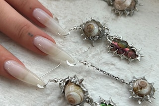 Fake piercings nails