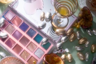 Glamorous 80s feast DeadHungry 2019 gift guide christmas