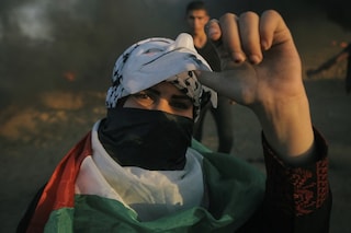Portraits of Palestinian youth, Active Stills