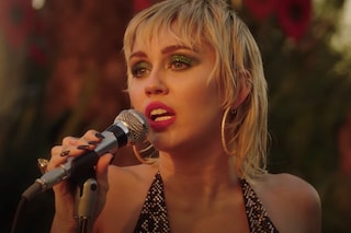 Miley Cyrus performs Sweet Jane, Backyard Sessions