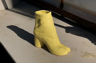 Idea Generale Tabi boot vase