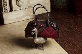 BURBERRY_2025_WINTER_25_RUNWAY_STILL_LIFE_sRGB_CRO
