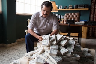 dress like a coke-dealing cartel leader Narcos netflix