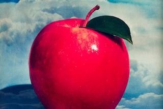 Sara Cwynar, Apple on Sky I (2024)