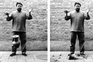 ai weiwei destroys han dynasty urn studio