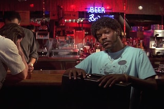 Samuel L Jackson in the diner, blue T-shirt, Pulp Fiction