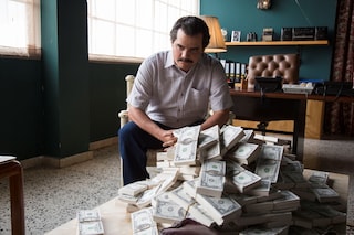 dress like a coke-dealing cartel leader Narcos netflix