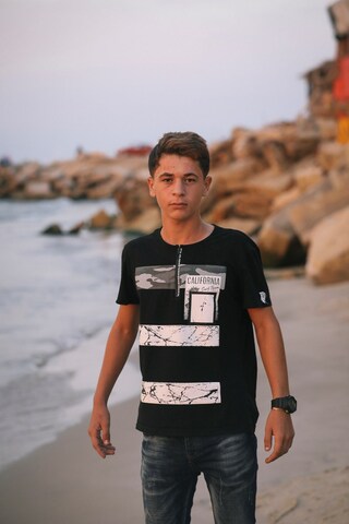 Portraits of Palestinian youth, Active Stills