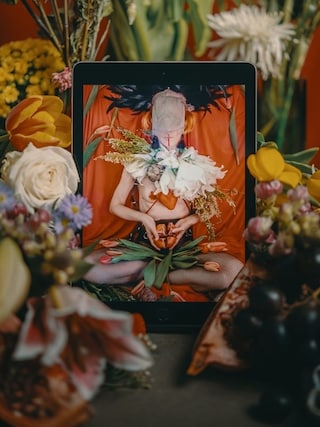 Isabella Noseda, Damien Frost