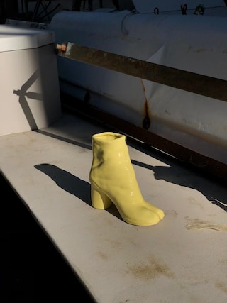 Idea Generale Tabi boot vase