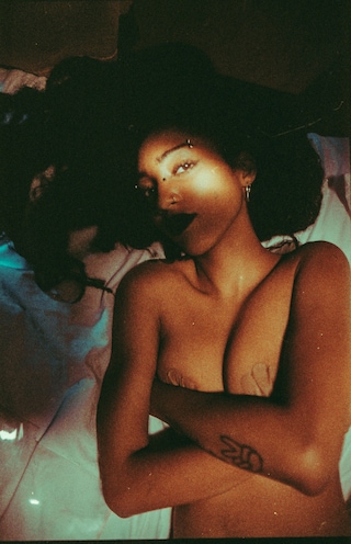 Liv.e Girl in the Half Pearl