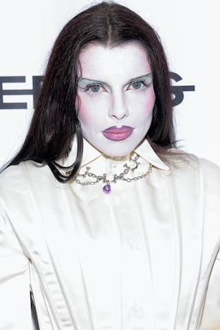 Julia fox make-up clowncore pierrot
