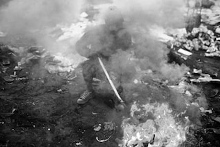 Mário Macilau, &quot;Burning Small Pieces&quot; (2015)
