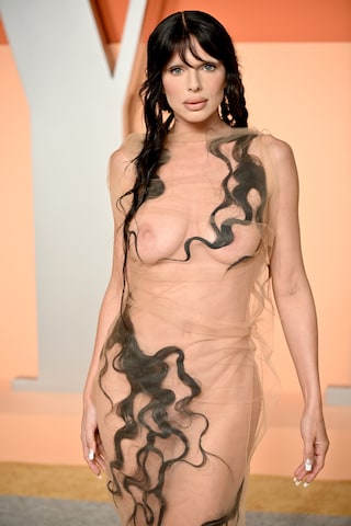 Julia Fox attends the 2025 Vanity Fair Oscar Party in Dilara