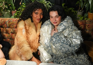 Olivia Dean and Lola Young