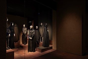laten we het doen Kleren houd er rekening mee dat Five reasons to visit MoMu, Antwerp's revamped fashion museum | Dazed