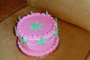 Cannabis Leaf Cake Pan