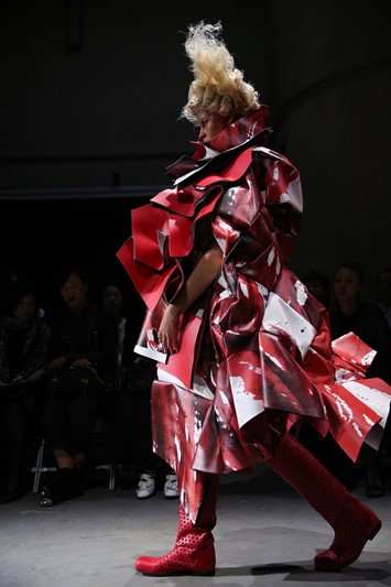 Listen to the haunting sounds of Comme des Garcons SS15 Womenswear Dazed