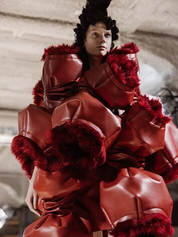 Fashion and Versailles 本 Vintage 1989 Gianni Versace Haute Couture Beaded Circus