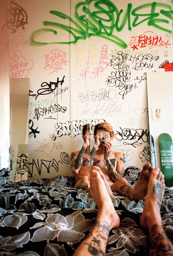 アート・デザイン・音楽 Ryan McGinley MIRROR MIRROR Amazon.com: Ryan McGinley: Mirror Mirror: 9780847863471