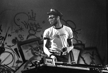 The stories behind these candid photos from hip hop's