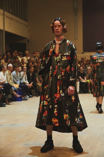 COMME des GARÇONS HOMME XS バルマカーン AD2020 コムデギャルソンオム 縮絨バルマカーンコート-専用ハンバー付