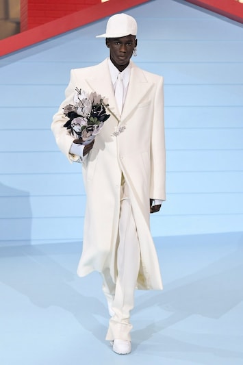 In Paris, the sun came out for Virgil Abloh Menswear | Dazed
