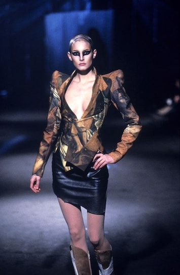 Alexander McQueen 写真集 Alexander McQueen SS2001 'Voss' Mcqueen's fascination with