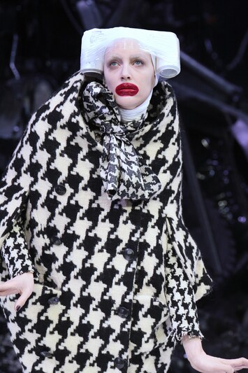 Beauty at Alexander McQueen AW09 | Dazed