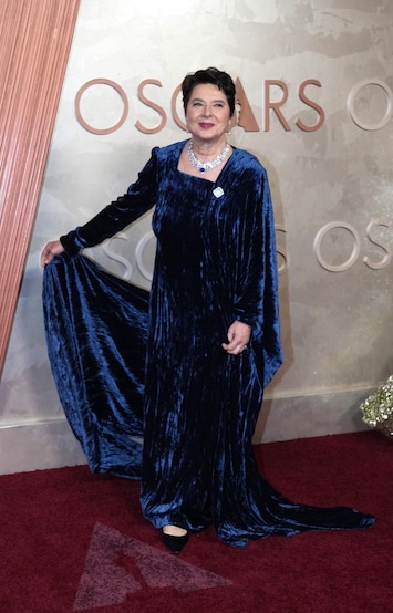 Isabella Rossellini honours David Lynch with blue velvet Oscars gown | Dazed