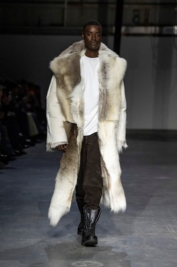 timothee chalamet dress london fashion week Timothe Chalamet The King premiere: the actor wore a Louis Vuitton hoodie