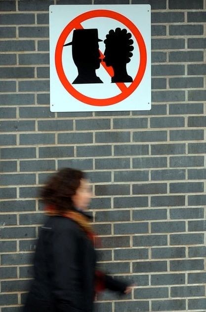 kissing_242