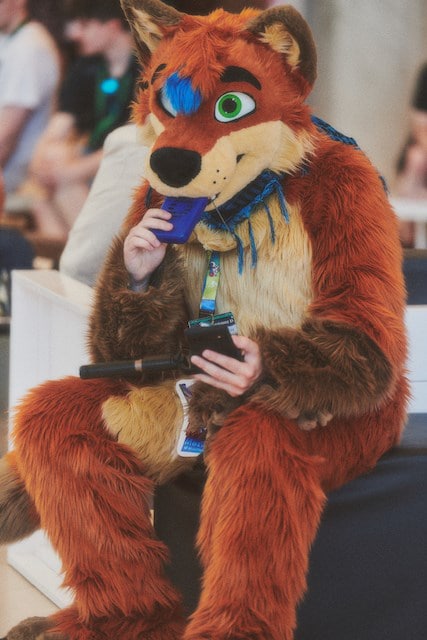 FURRY CONVENTION _ LAURA SCHAEFFER07 5