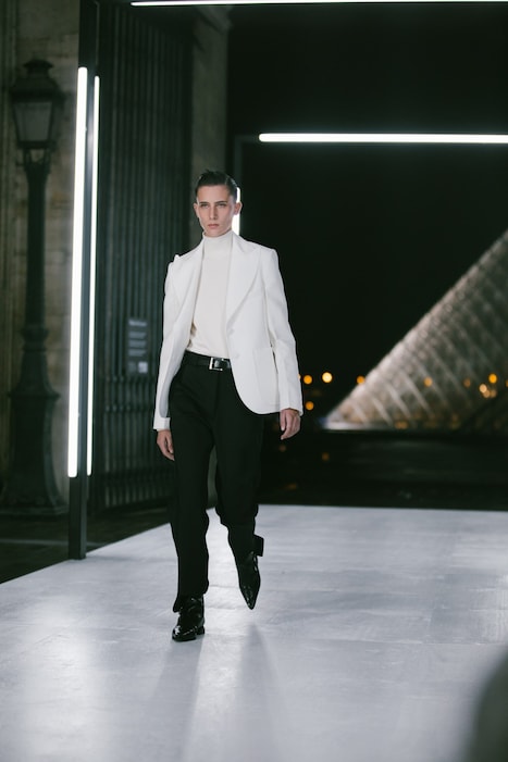 Louis Vuitton closes PFW with a gender-blurring SS19 collection