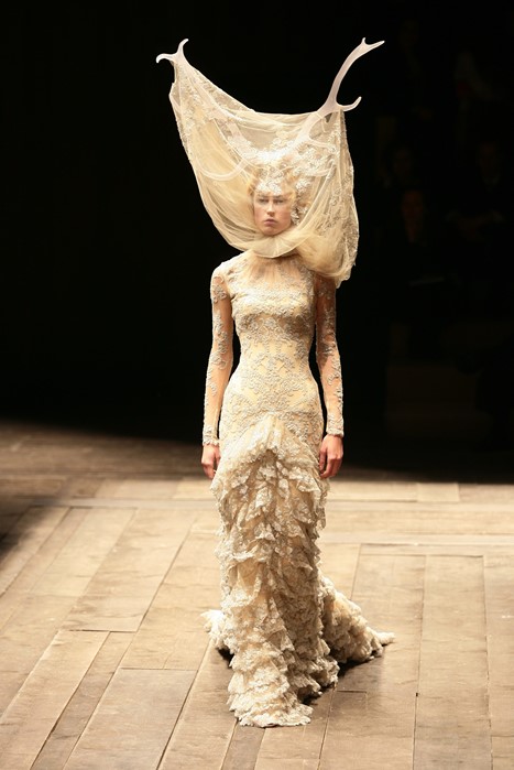 Met Gala 2024: Lana Del Rey let McQueen turn her into a wistful tree ...