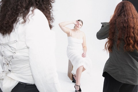 Karoline Vitto and Carlota Guerrero behind the sce